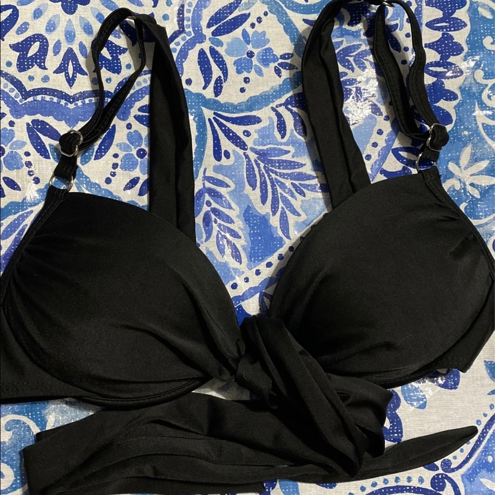 !!  Similar to the bombshell VS top! Swim-Top